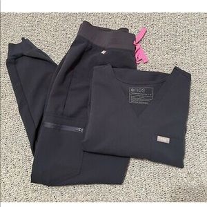 NWT figs night sky Zamora scrub bottoms and Catarina top.